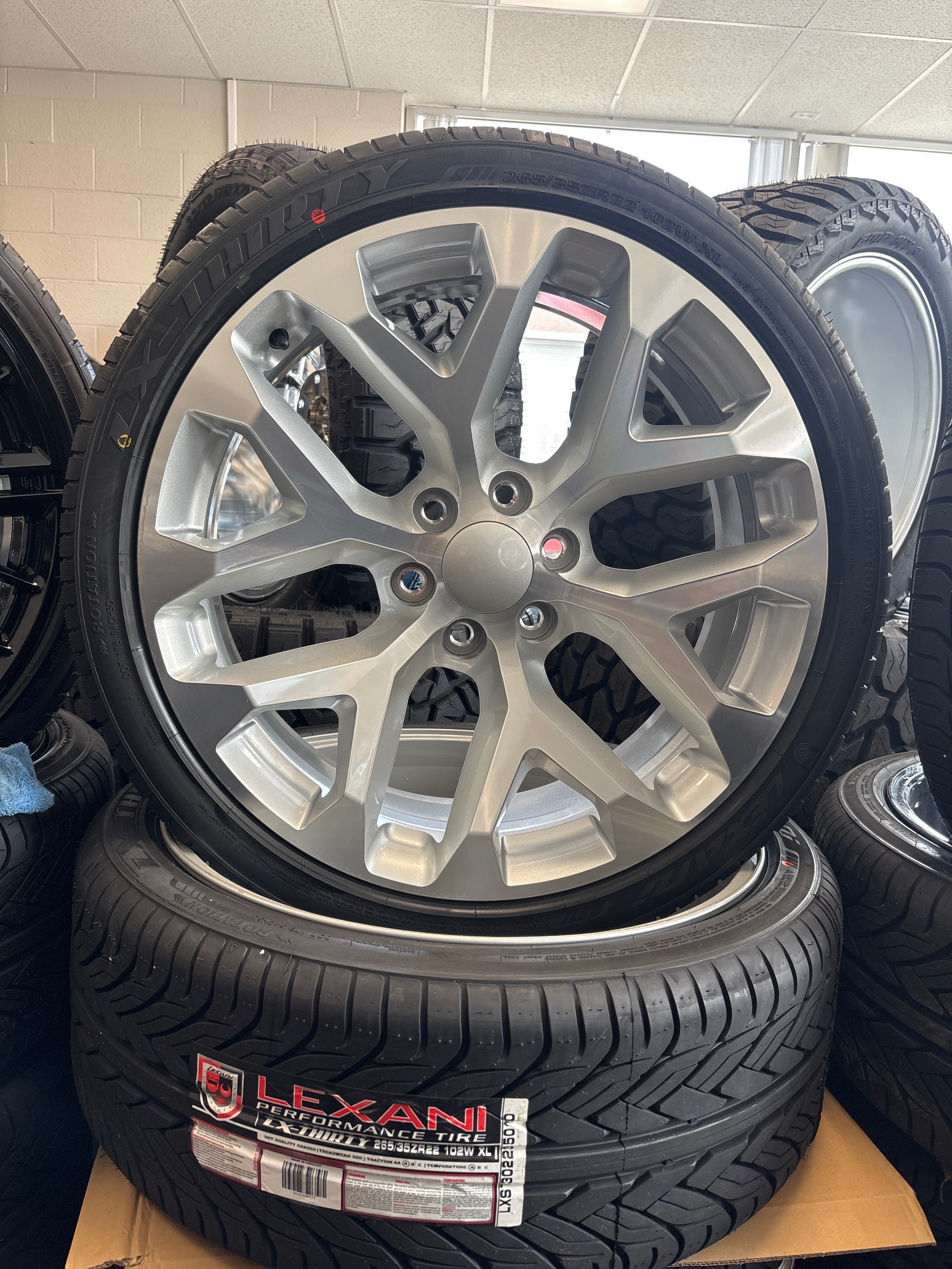 22” GM Snowflake Replica Silver 6x5.5, 265/35R22 Lexani LX-Thirty