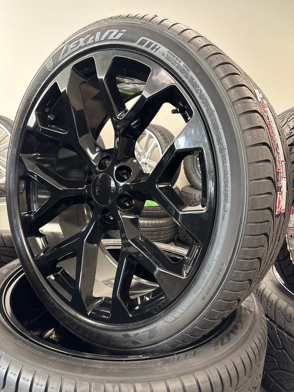 24” GM Snowflake Replica 6x5.5 & 305/35R24 Lexani LX-Thirty