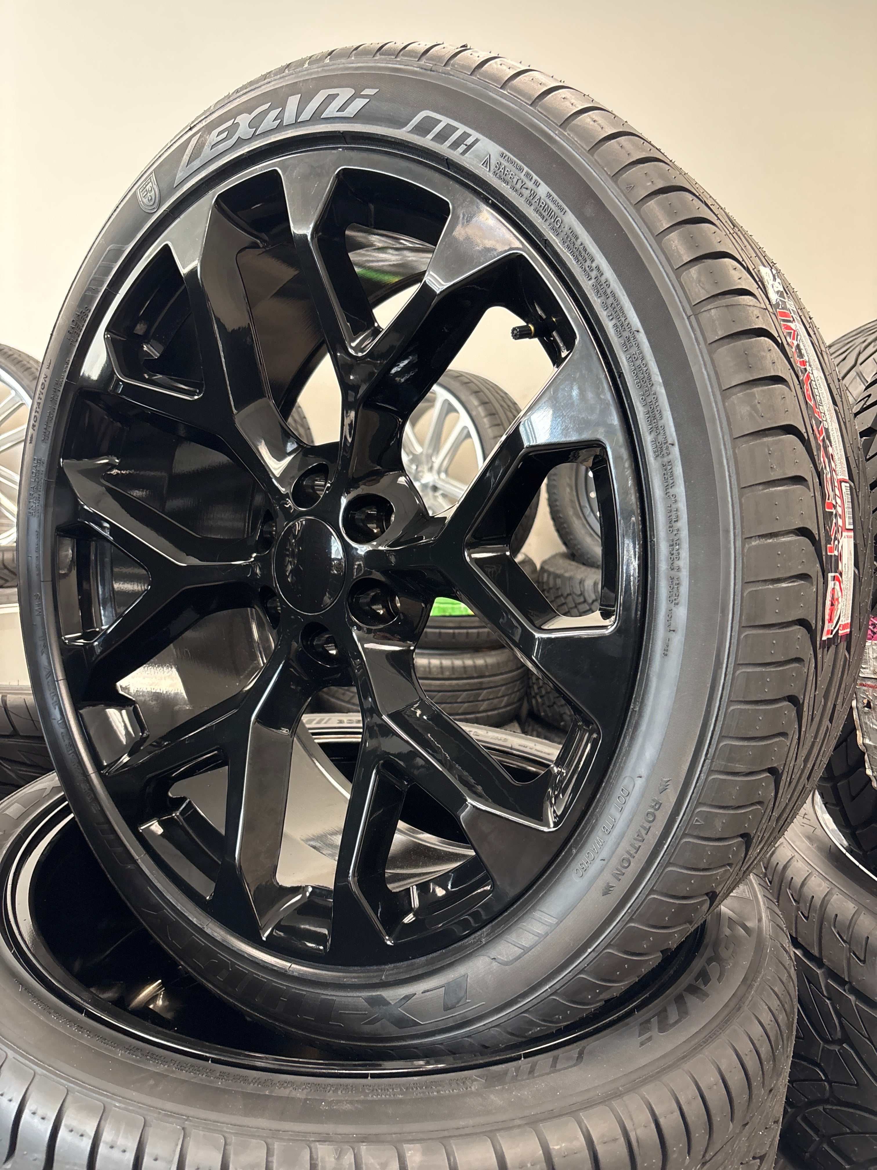 24” GM Snowflake Replica 6x5.5 & 305/35R24 Lexani LX-Thirty