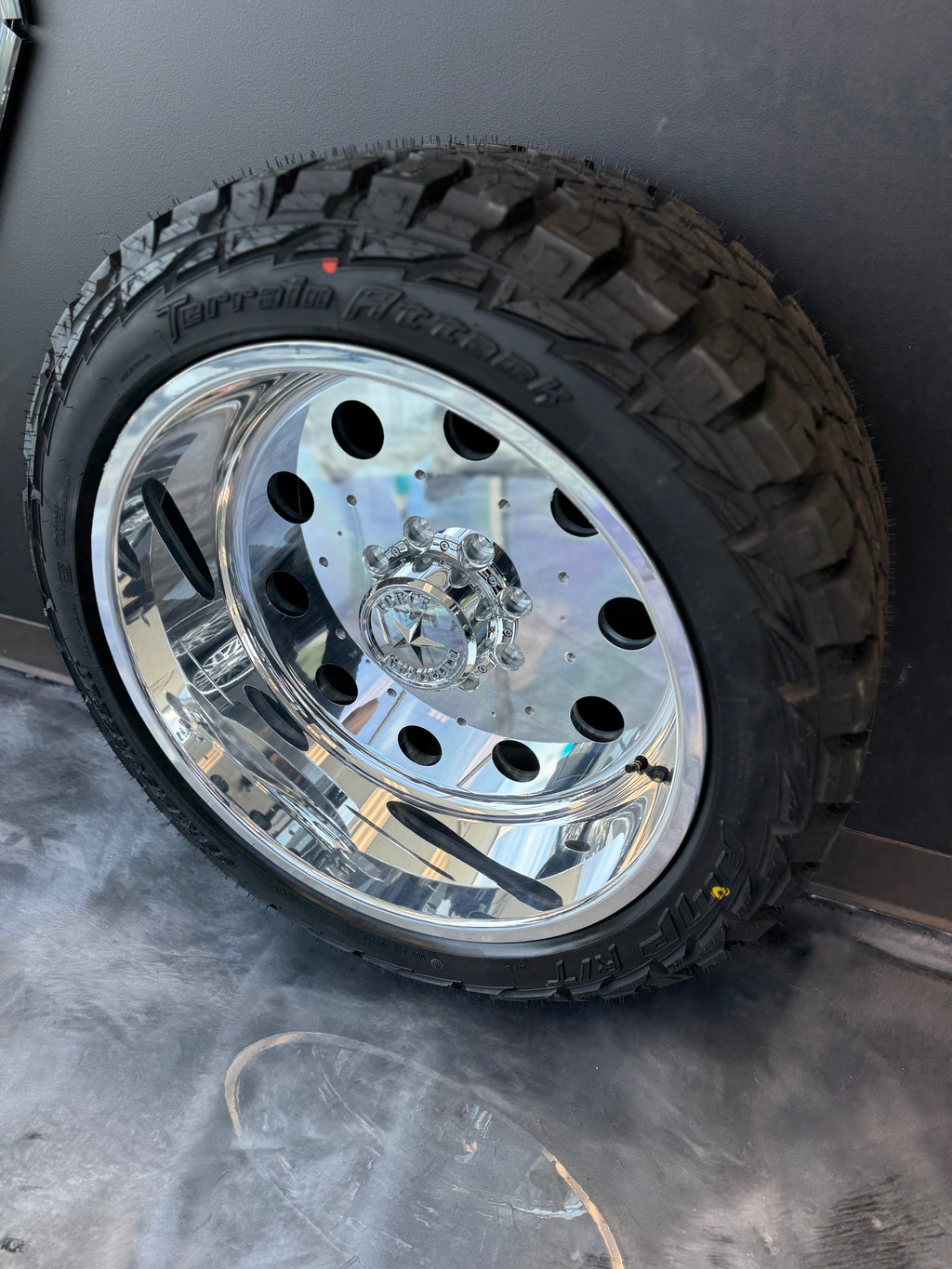 22x12 American Force Classic SS 8x170 & 33x12.50R22 AMP RT