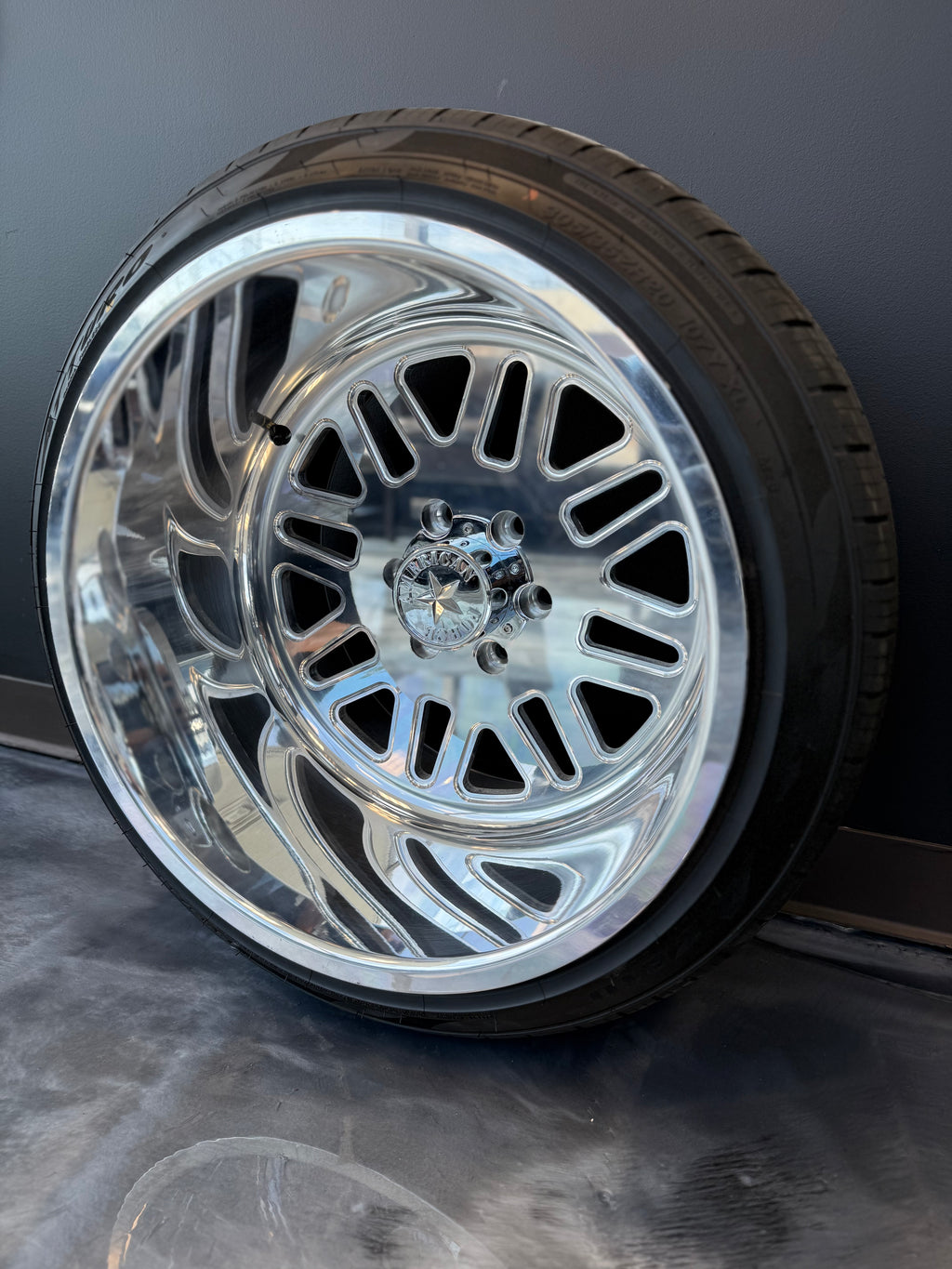 20x14 American Force Verdict SS 6x5.5 & 305/35R20 Atturo AZ810
