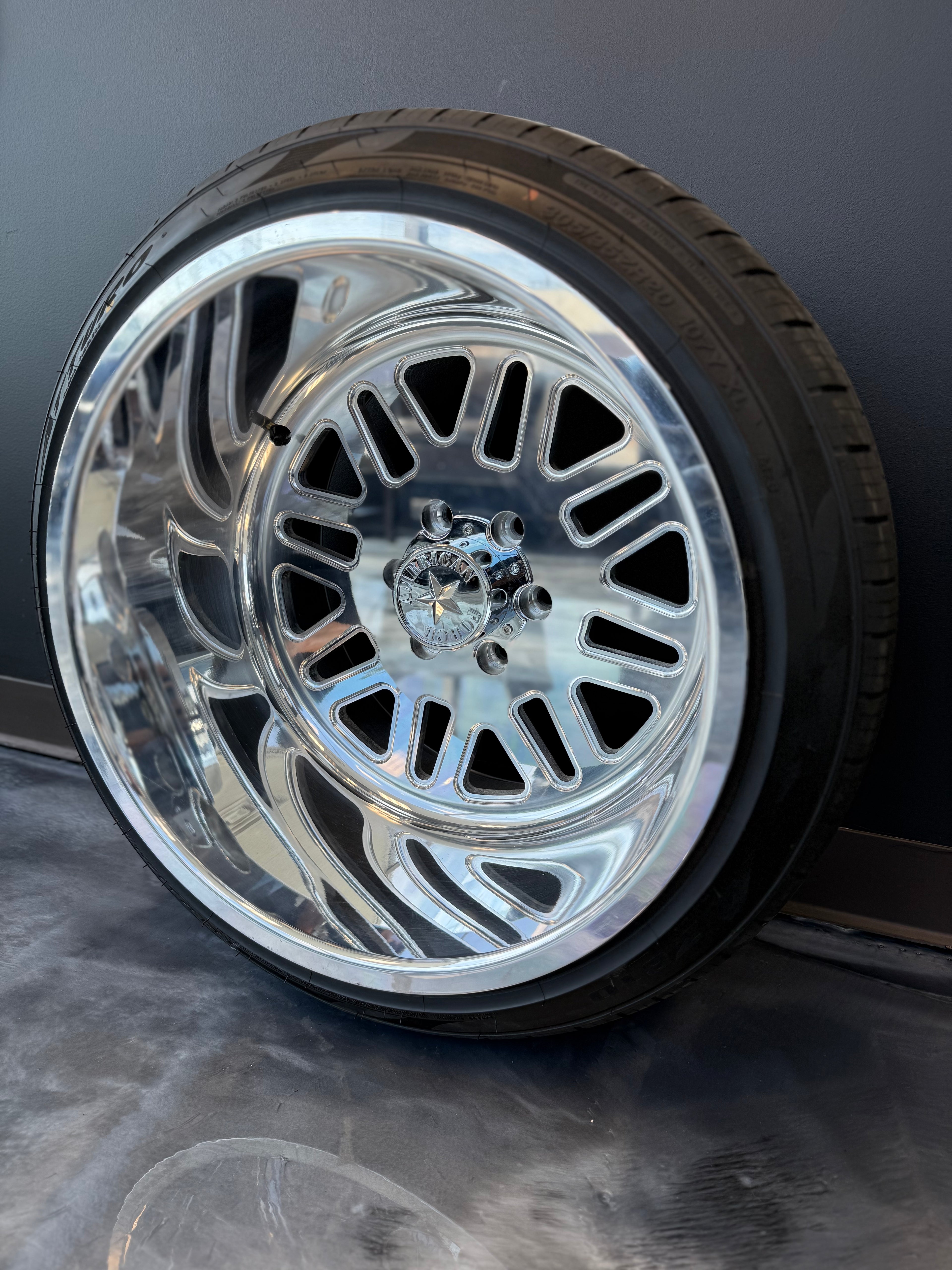 20x14 American Force Verdict SS 6x5.5 & 305/35R20 Atturo AZ810