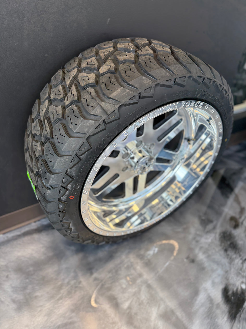 22x12 American Force Liberty SS 6x5.5 & 305/40R22 AMP ATA
