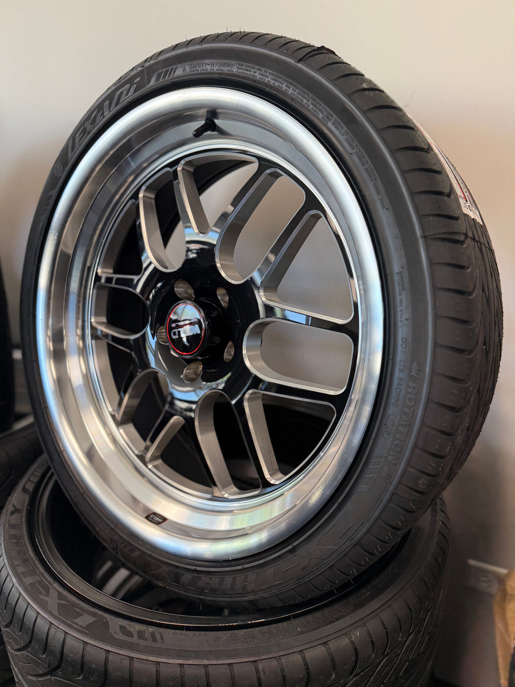 22” Weld Solana GBM 5x5 Staggered & 265/35R22 Lexani
