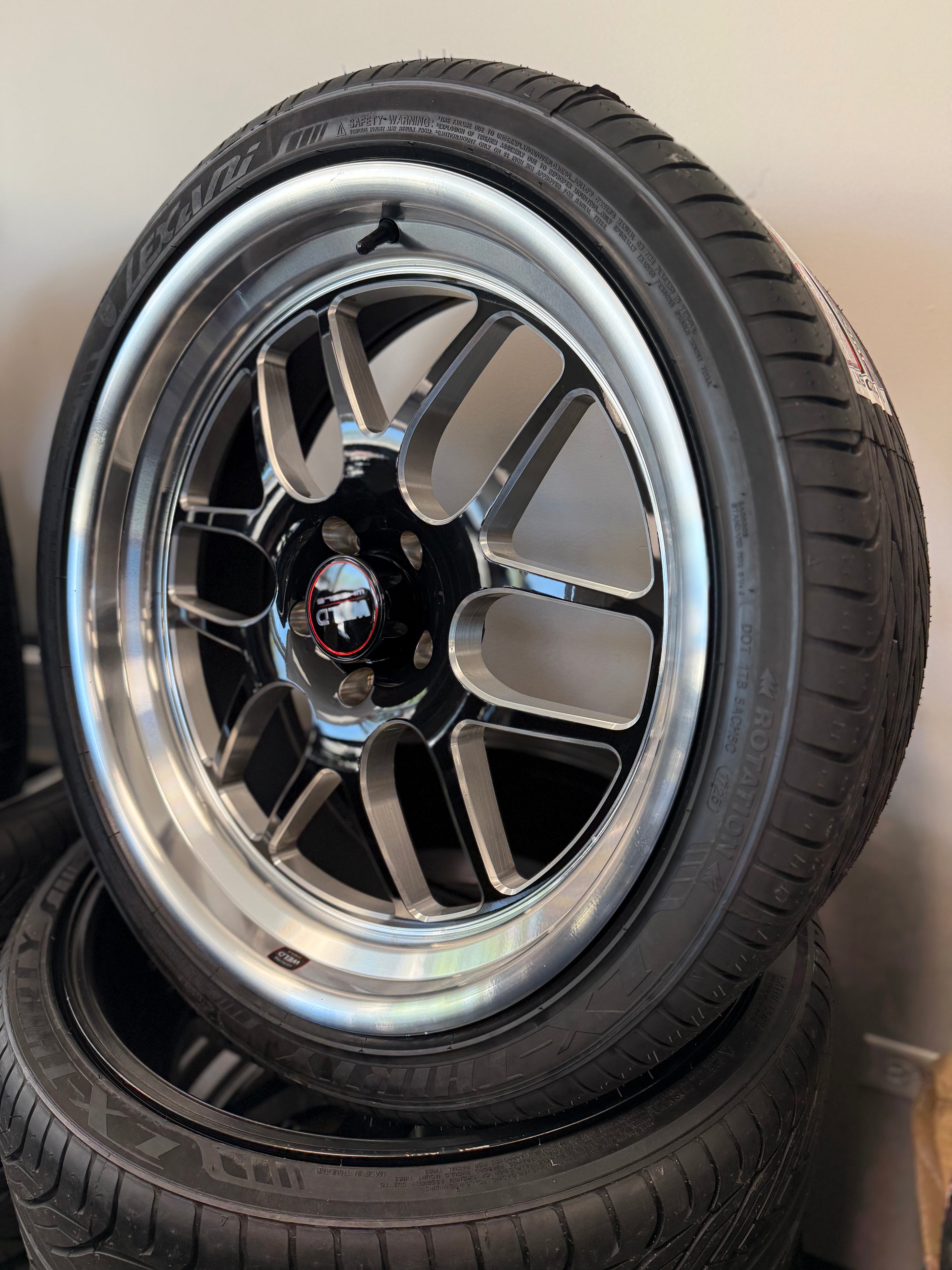 22” Weld Solana GBM 5x5 Staggered & 265/35R22 Lexani