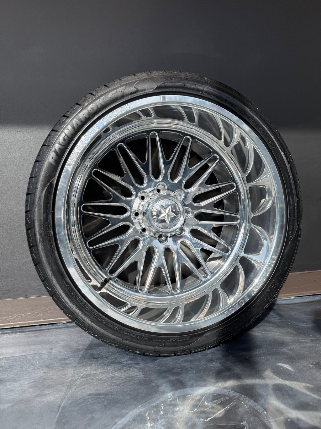 24x14 American Force Smooth 8x6.5 & 405/25R24 Venom Ragnarok