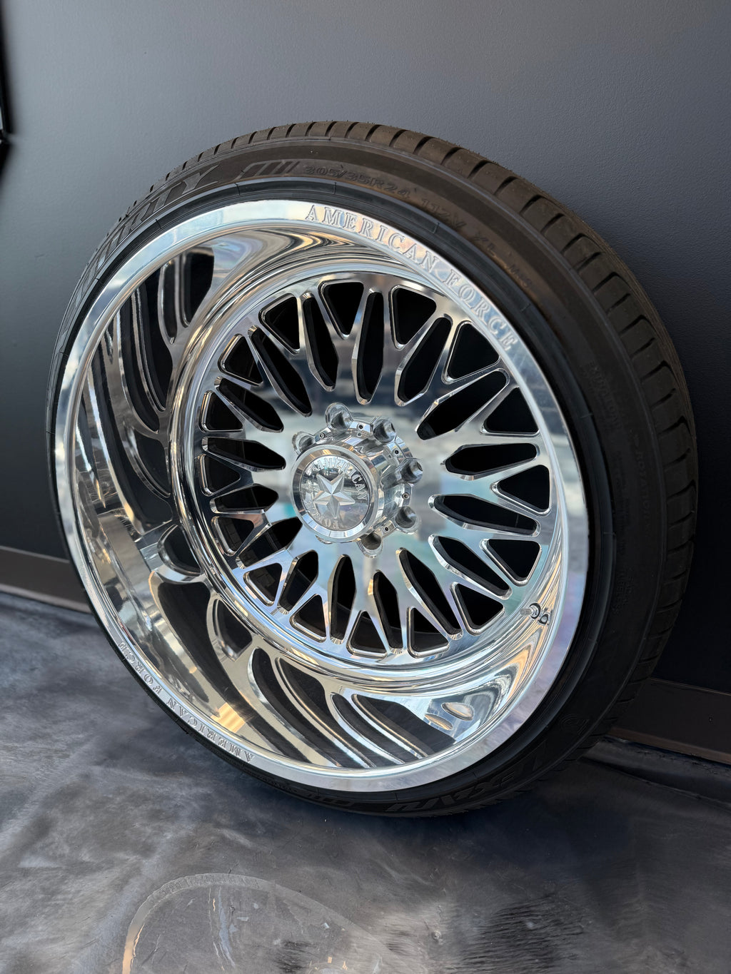 24x14 American Force Extort SS 8x6.5 & 305/35R24 Lexani - Like New Deal