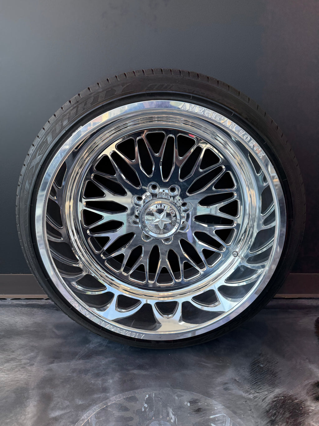 24x14 American Force Extort SS 8x6.5 & 305/35R24 Lexani - Like New Deal