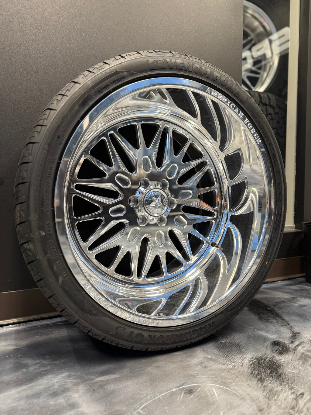 24x14 American Force Iceberg 6x135 & 405/25R24 Venom Ragnarok