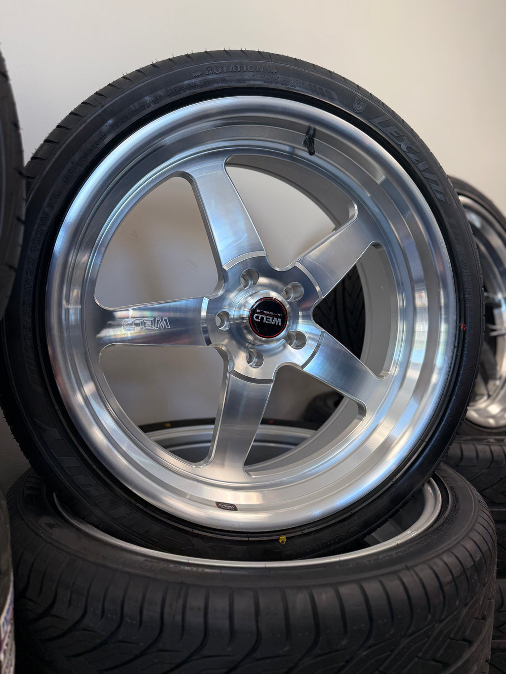 22” Staggered Weld Ventura Machined 5x5 & 265/35R22 Lexani