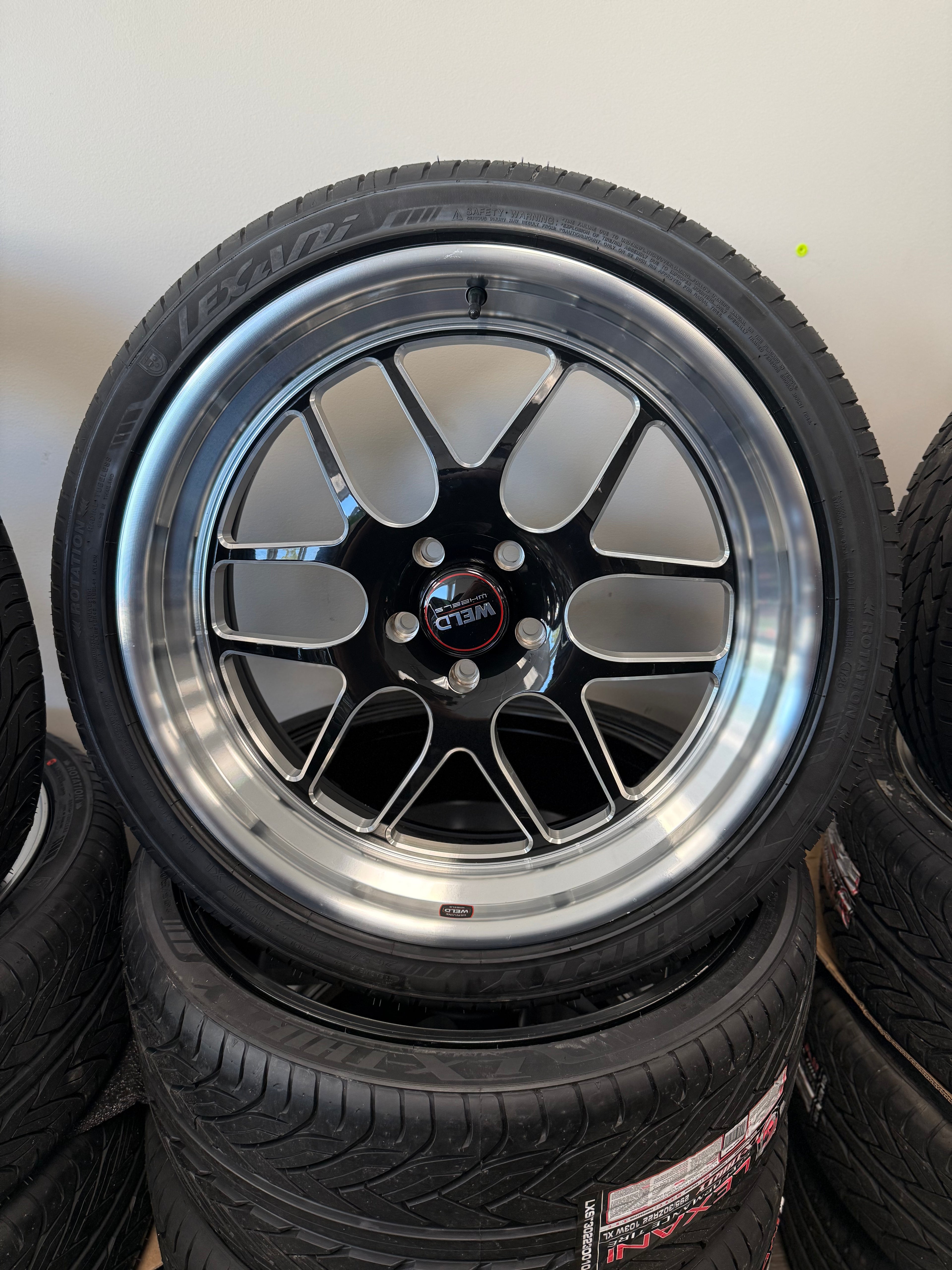 22” Weld Solana GBM 5x5 Staggered & 265/35R22 Lexani