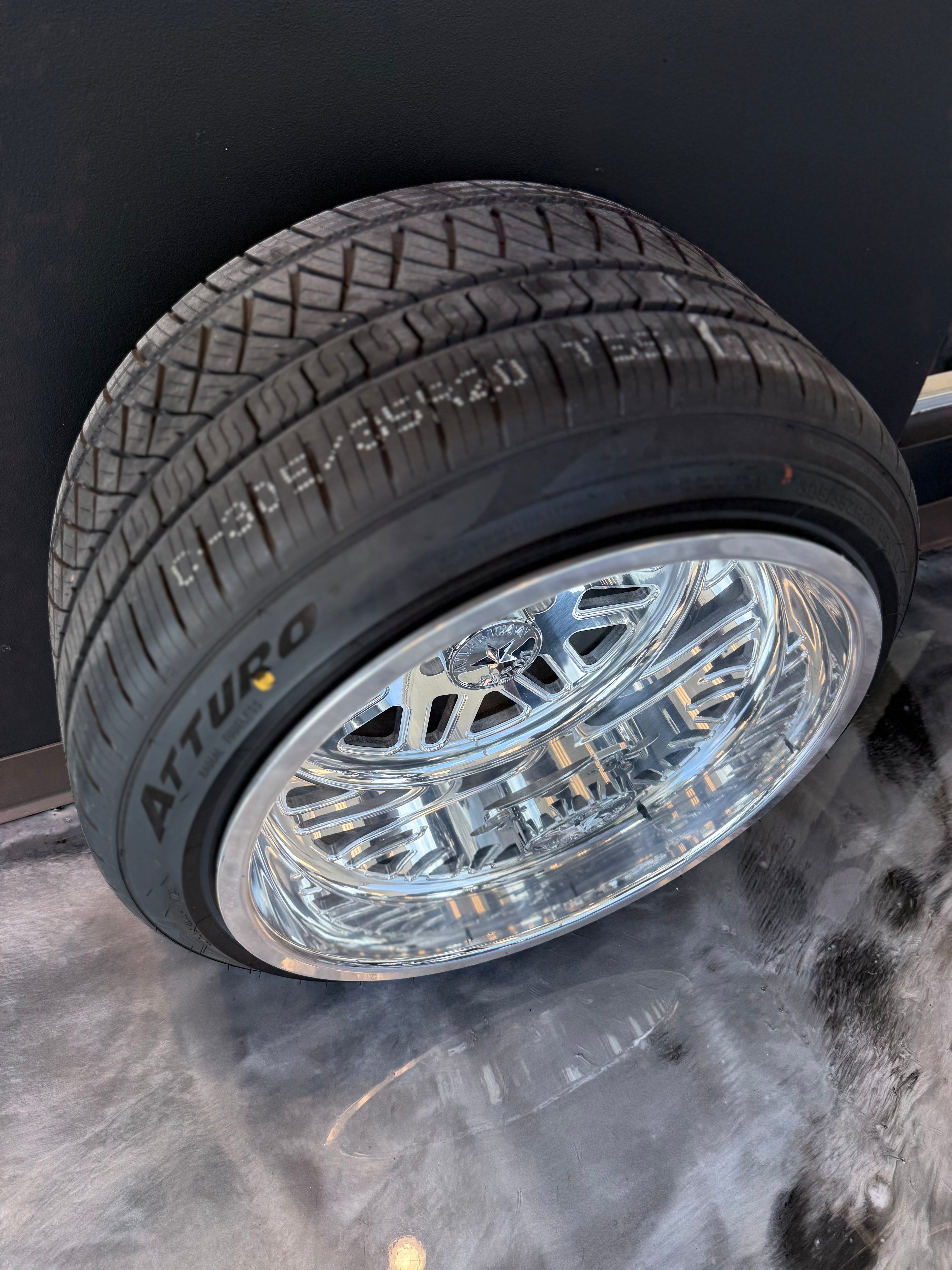 20x14 American Force Verdict SS 6x5.5 & 305/35R20 Atturo AZ810