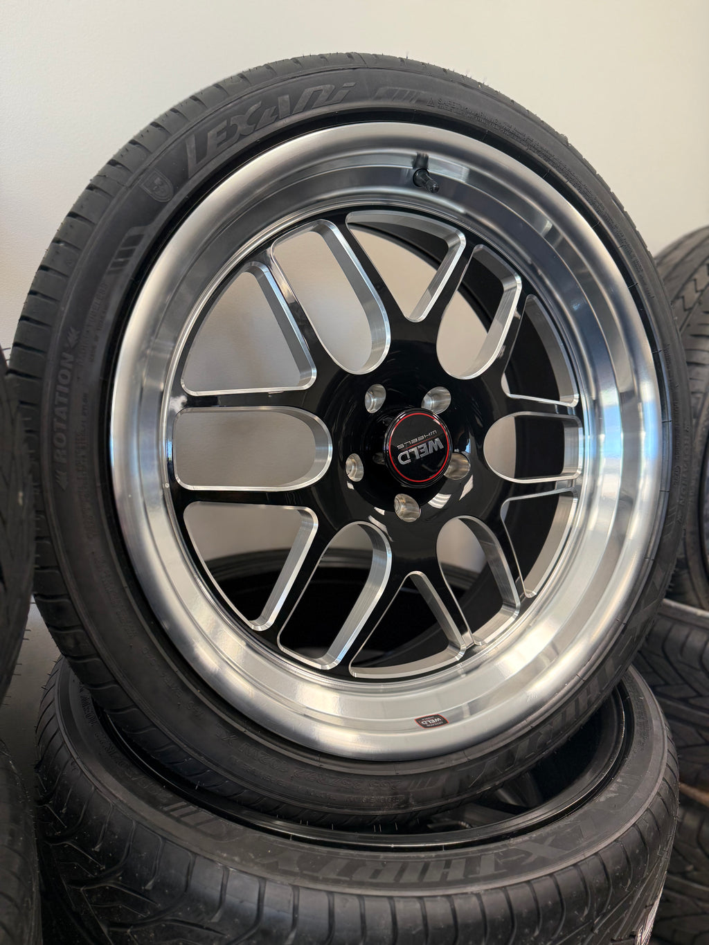 22” Weld Solana GBM 5x5 Staggered & 265/35R22 Lexani
