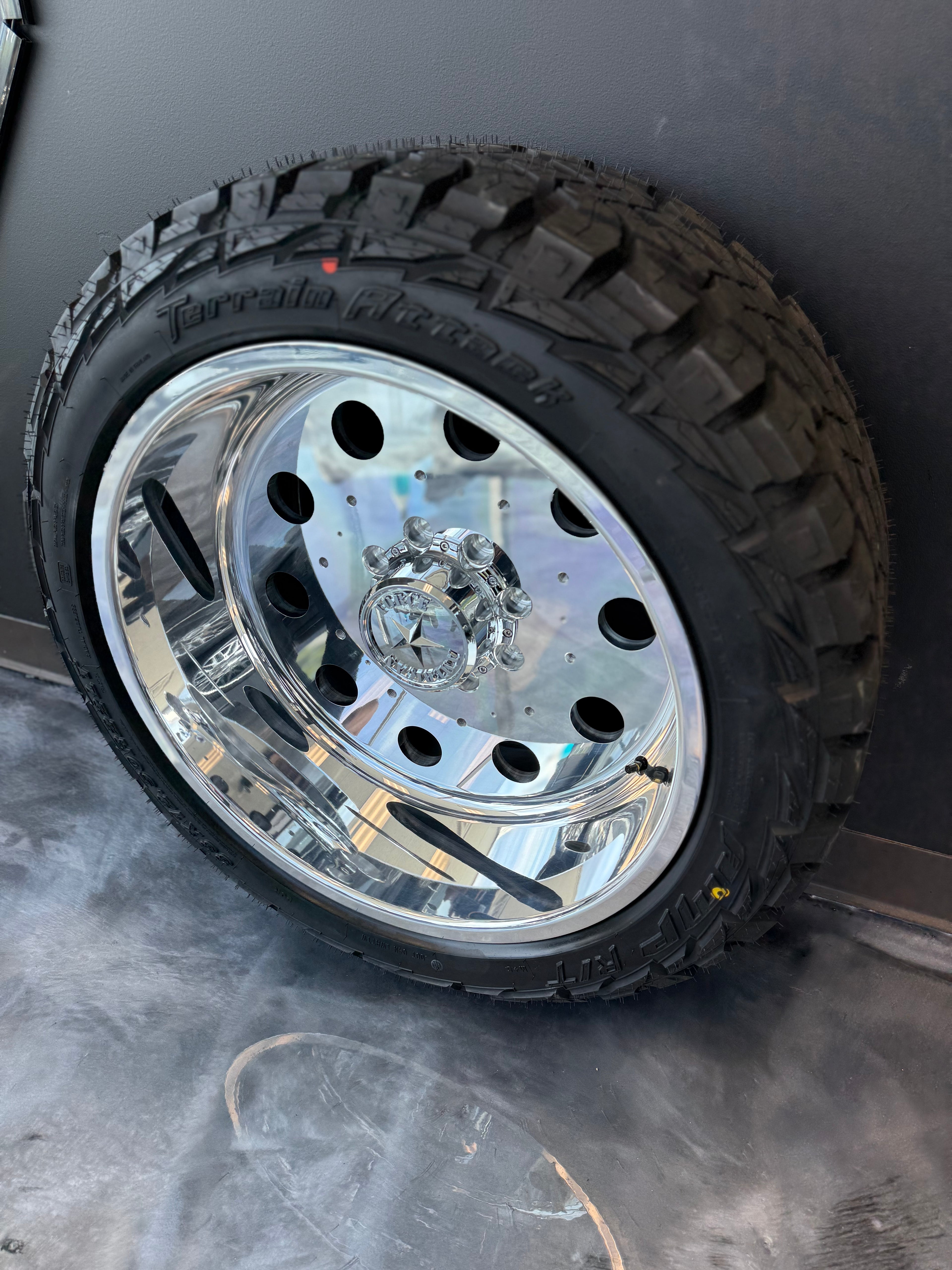 22x12 American Force Classic SS 8x170 & 33x12.50R22 AMP RT