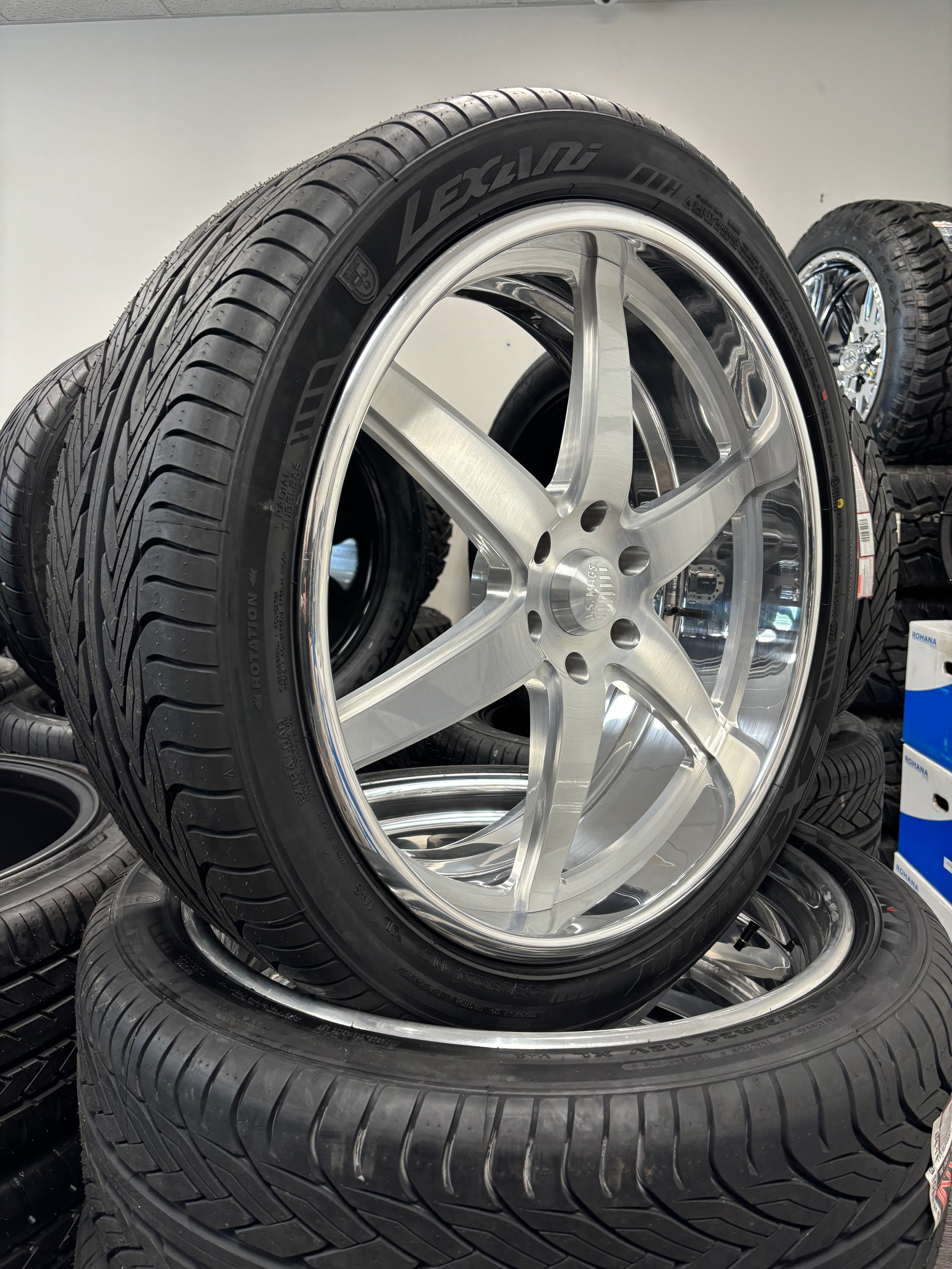 24” US Mags 6x5.5 Sterling Brushed & 305/35R24 Lexani
