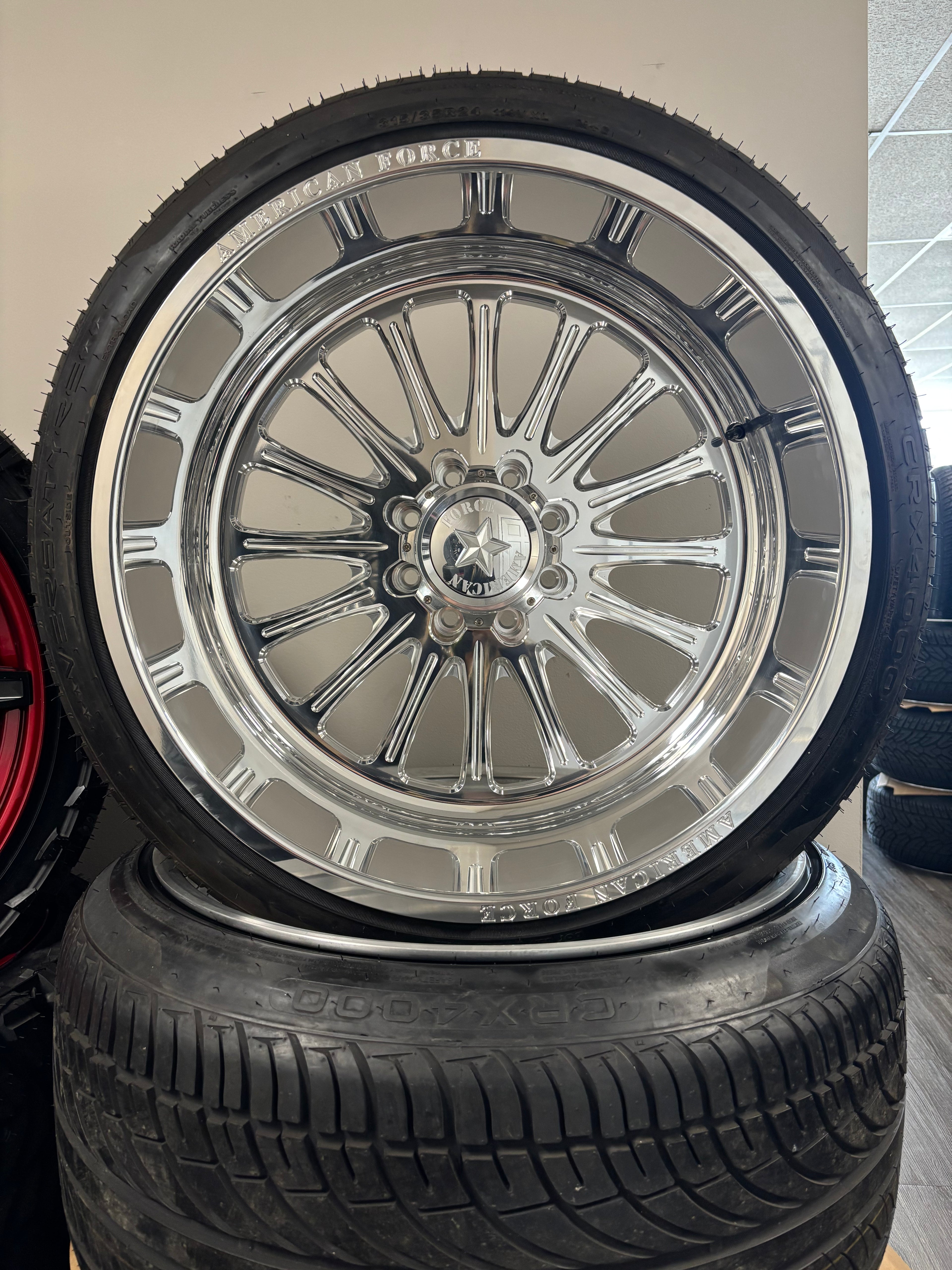 24x14 American Force Lexar SS 8x6.5 & 315/35R24 Versatyre