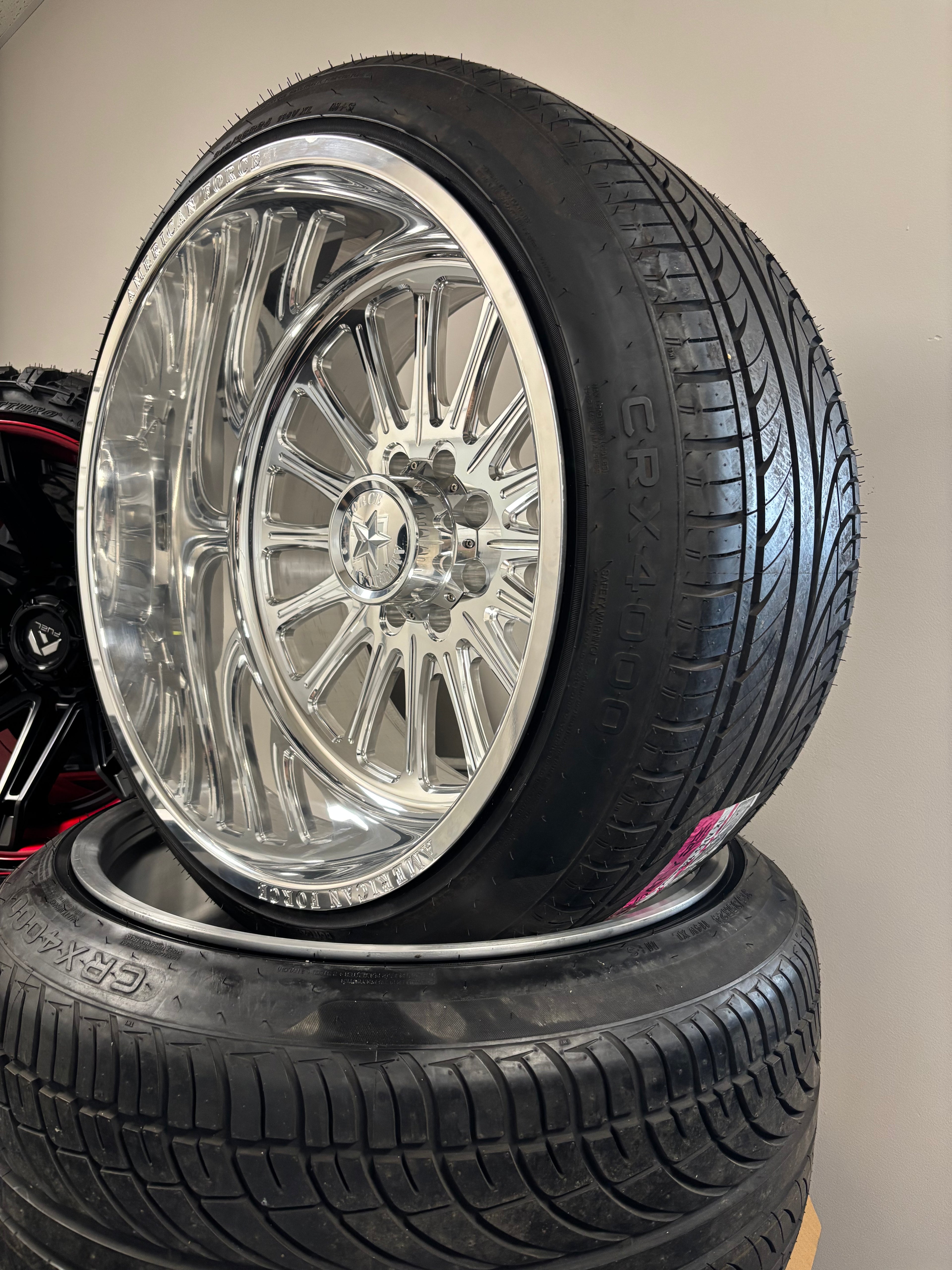 24x14 American Force Lexar SS 8x6.5 & 315/35R24 Versatyre