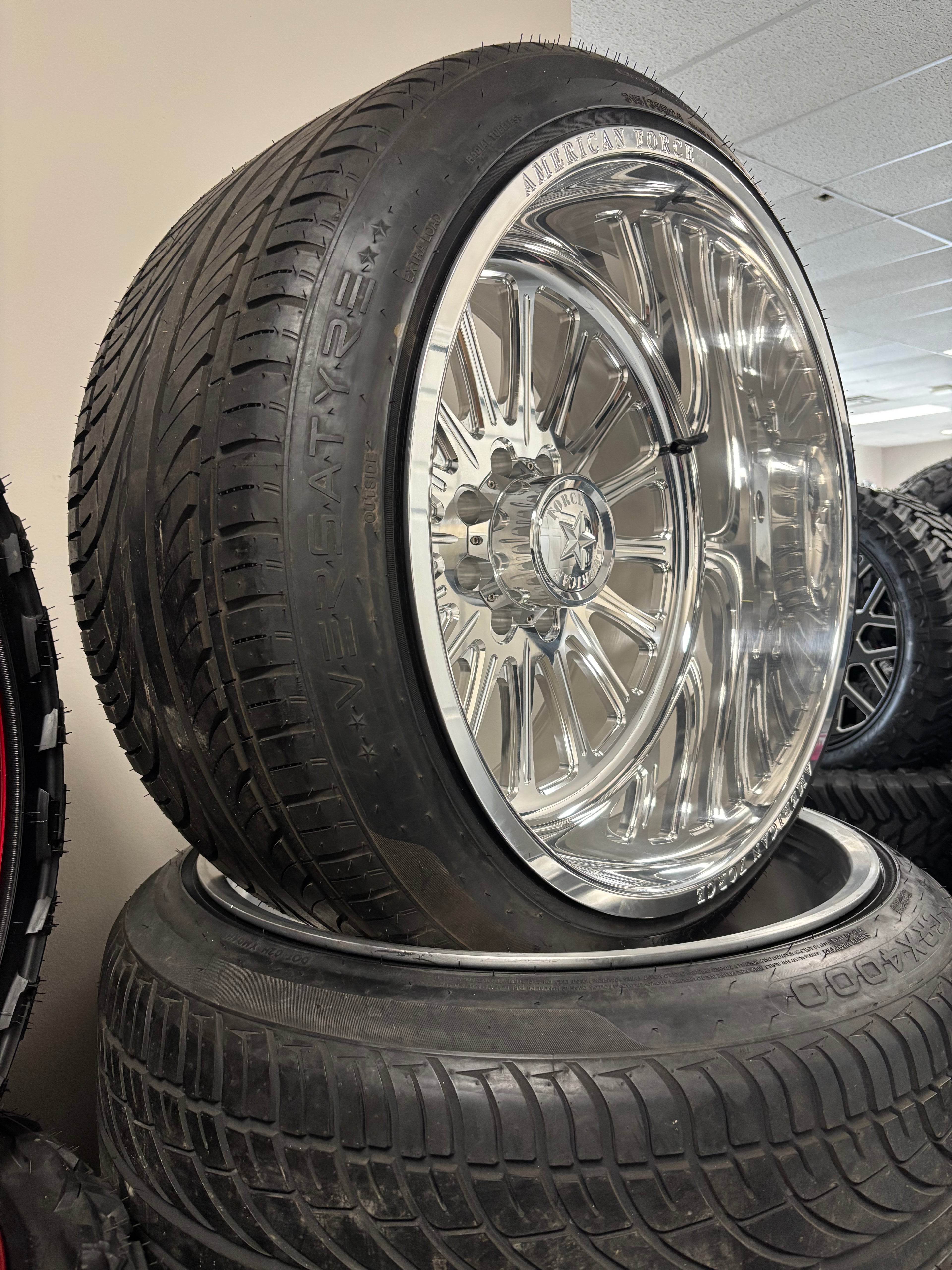 24x14 American Force Lexar SS 8x6.5 & 315/35R24 Versatyre