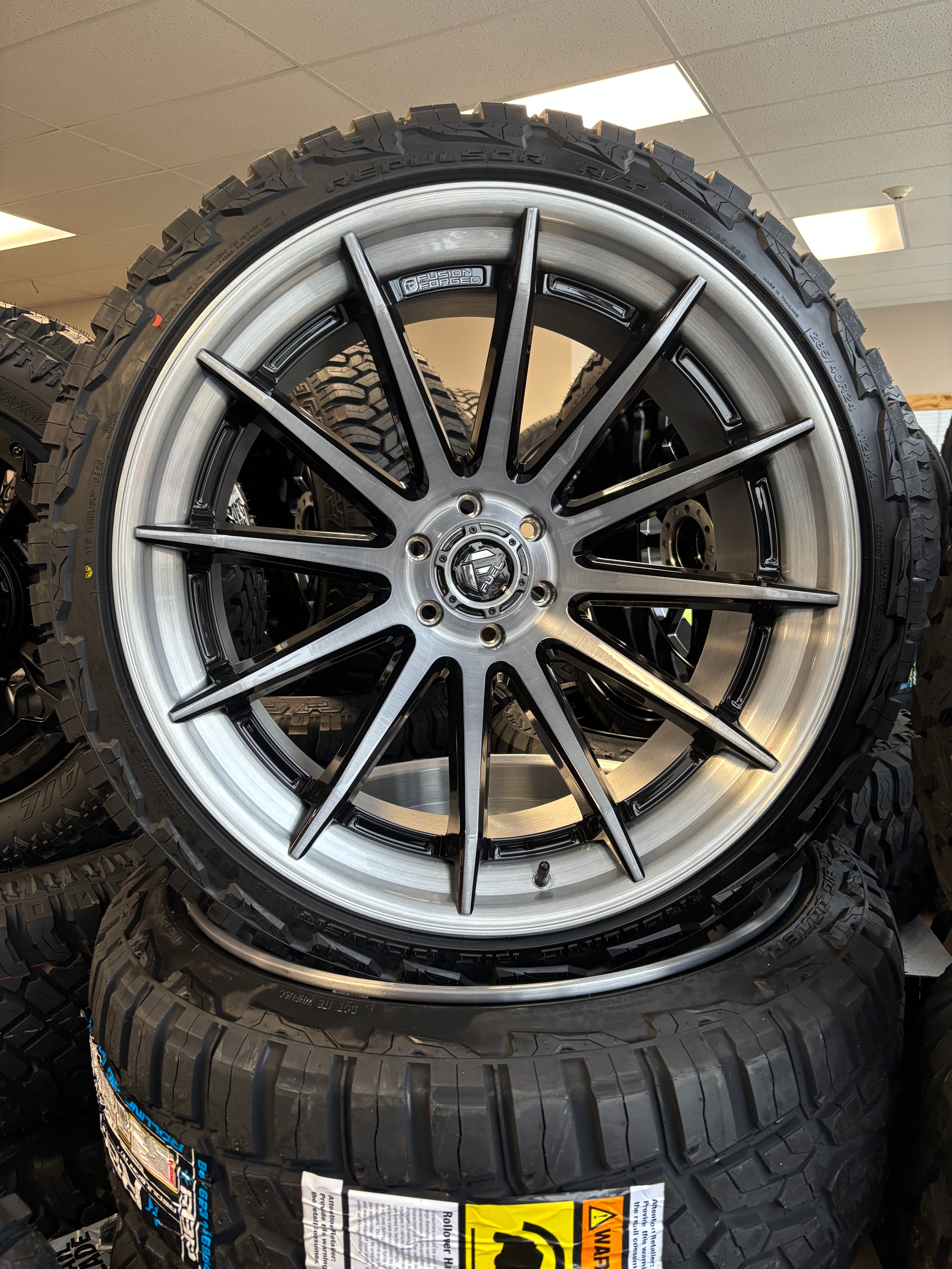 24x12 Fuel Burn FC403 G-BLK BRDT 6x5.5 & 285/40R24 RBP R/T