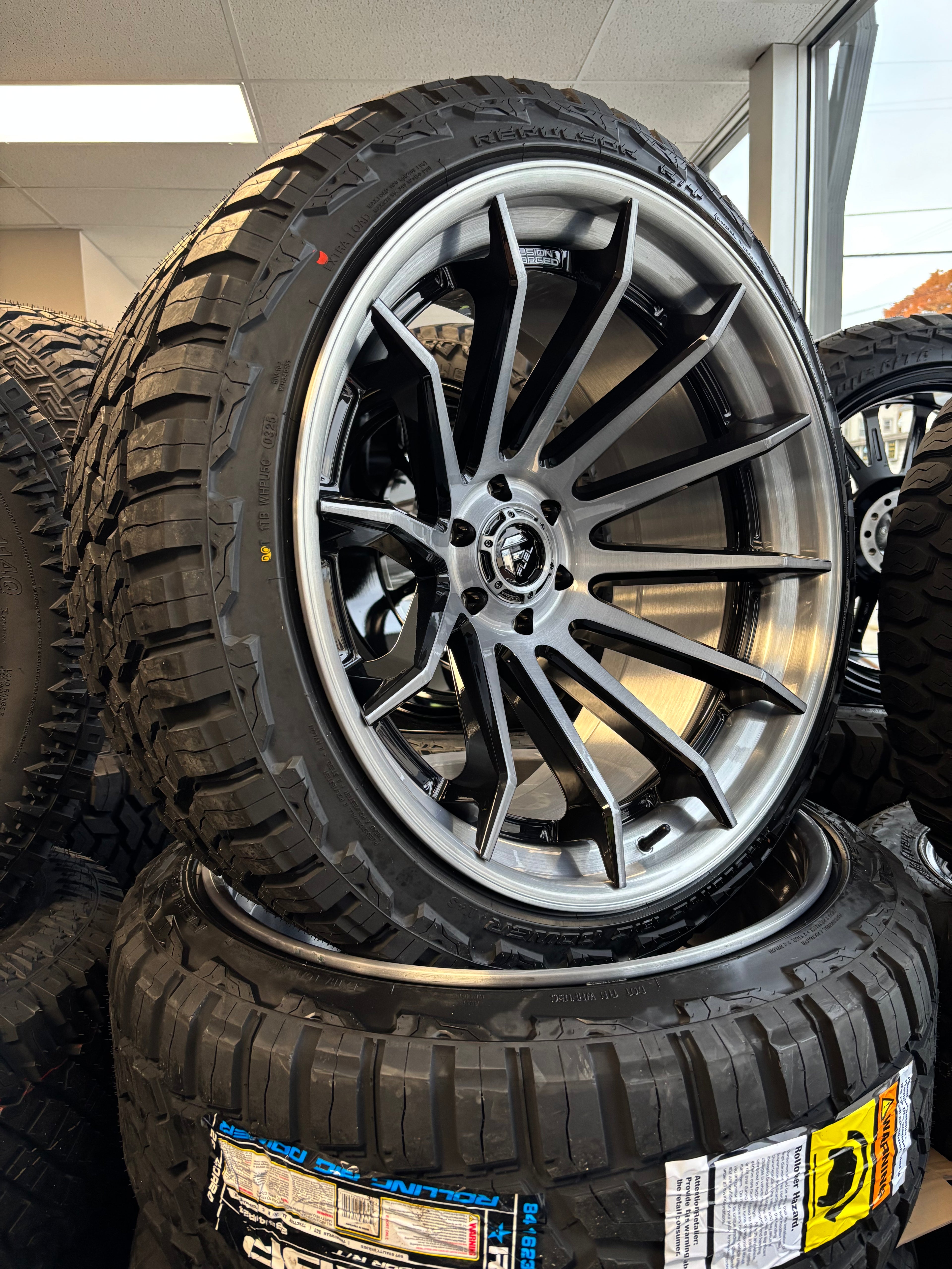 24x12 Fuel Burn FC403 G-BLK BRDT 6x5.5 & 285/40R24 RBP R/T