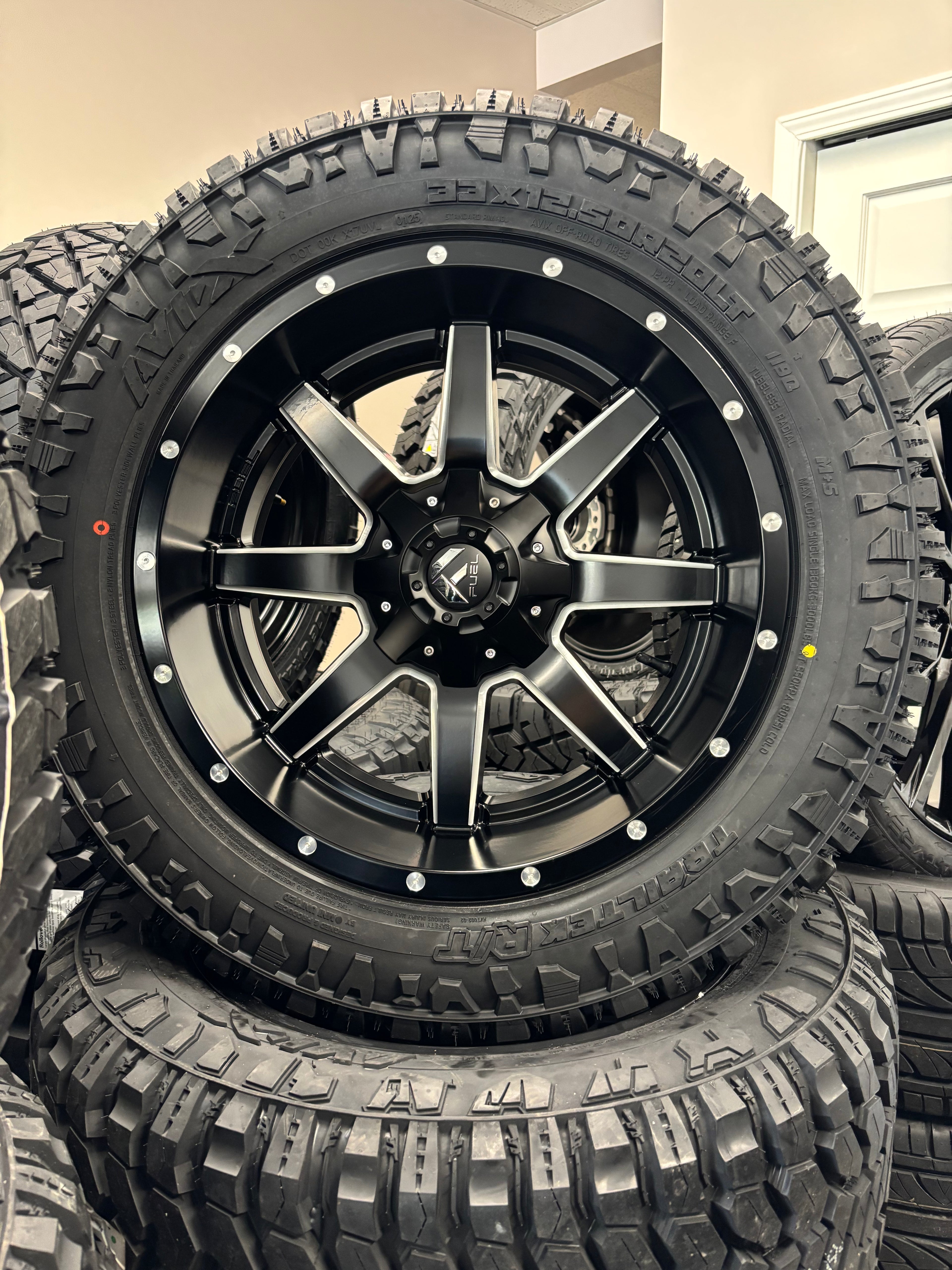 20x10 Fuel Maverick 6x5.5/6x135 BM & 33x12.50R20 Avix Trailtek R/T