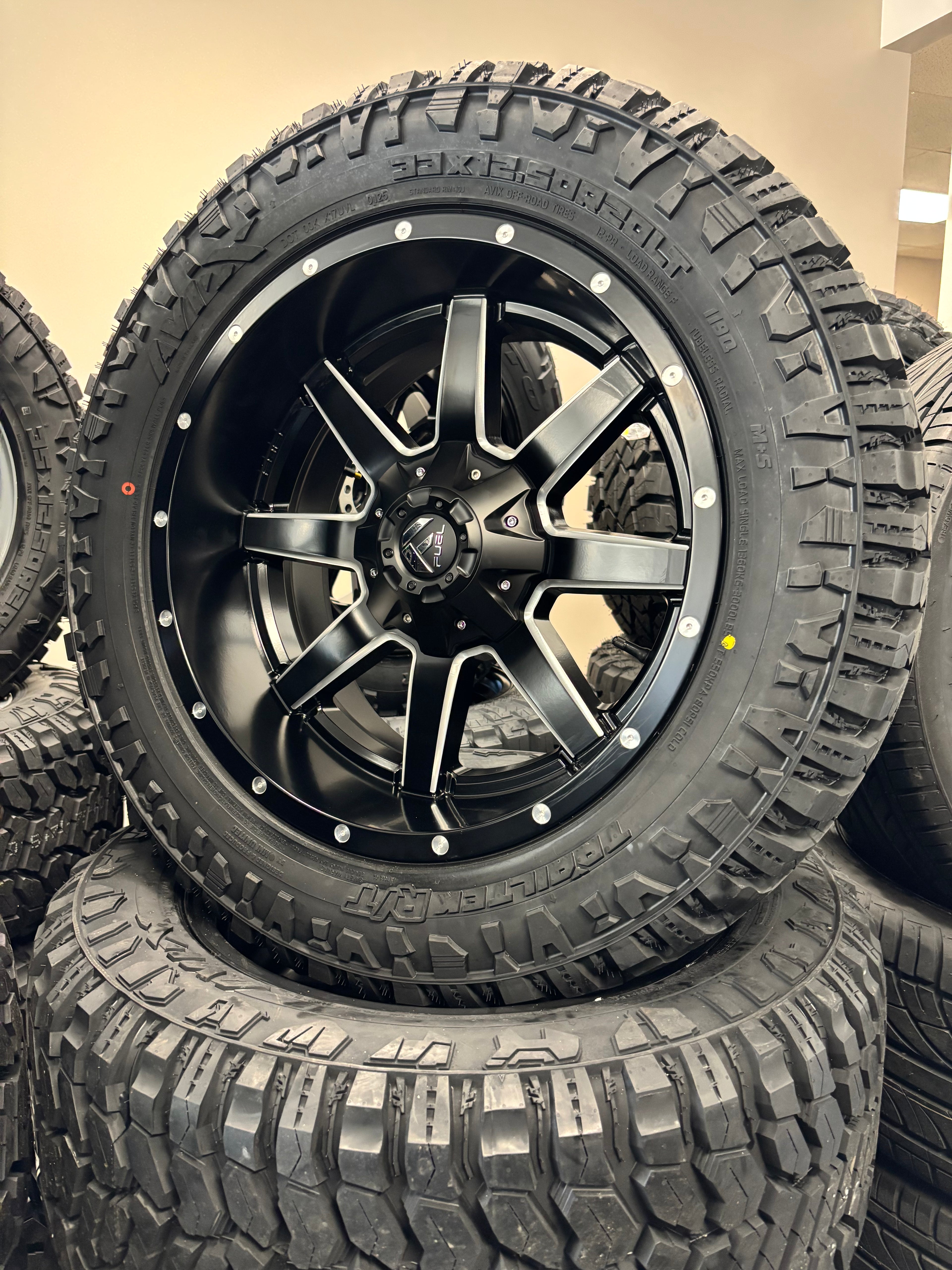 20x10 Fuel Maverick 6x5.5/6x135 BM & 33x12.50R20 Avix Trailtek R/T