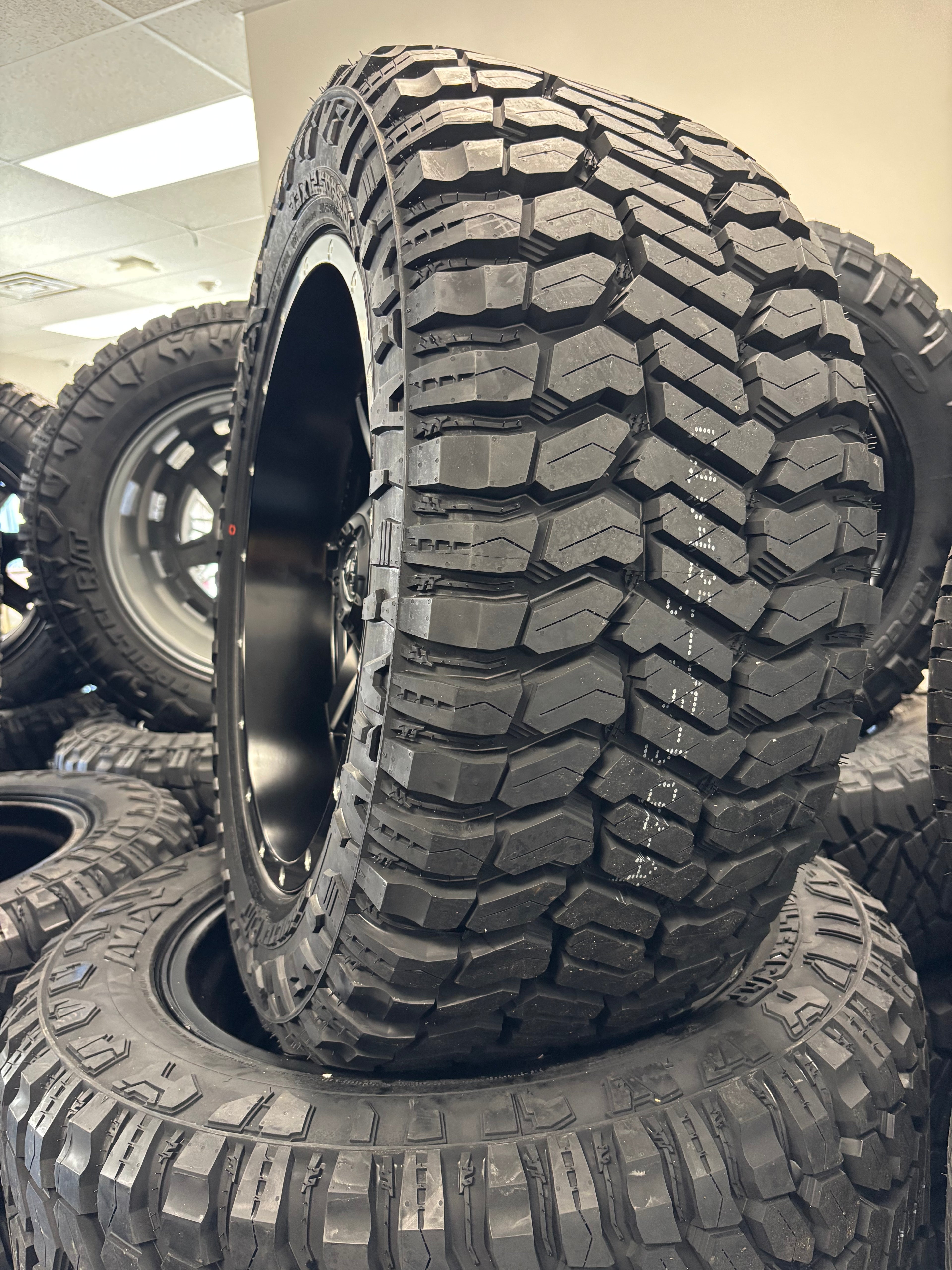 20x10 Fuel Maverick 6x5.5/6x135 BM & 33x12.50R20 Avix Trailtek R/T